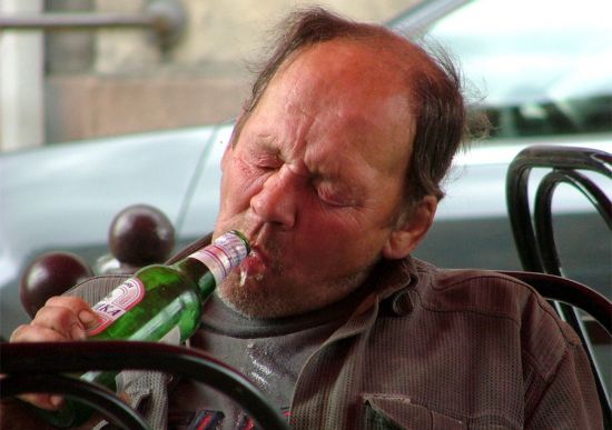 Алкоголик с утра