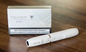 Elektronnaya sigareta s tabakom IQOS