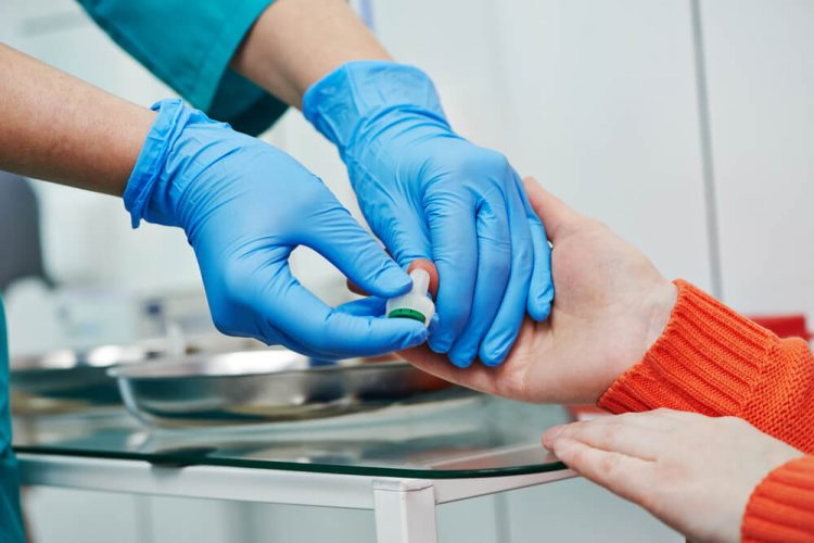 Сдача крови из пальца