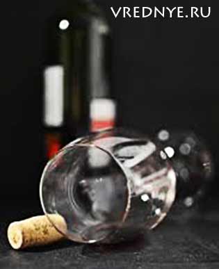 Алкоголь повышает или понижает давление?