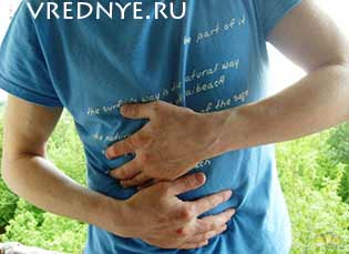 Боль в правом подреберье и отрыжка воздухом – как они связаны