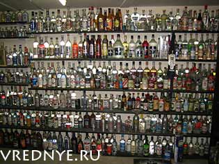 До скольки продают алкоголь в России – каковы ограничеия?