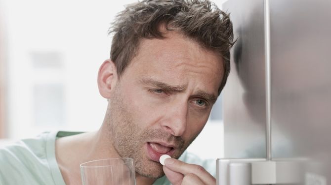 Принять таблетку с похмелья