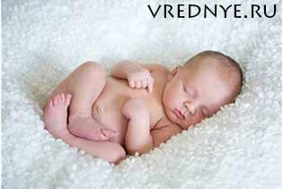 Почему новорожденный пукает и часто какает