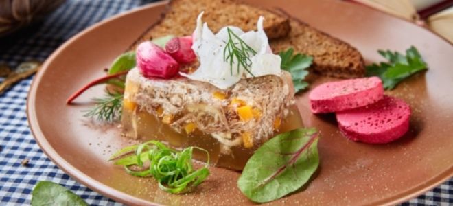 Вкусный холодец с сельдереем Вкусный холодец с сельдереем