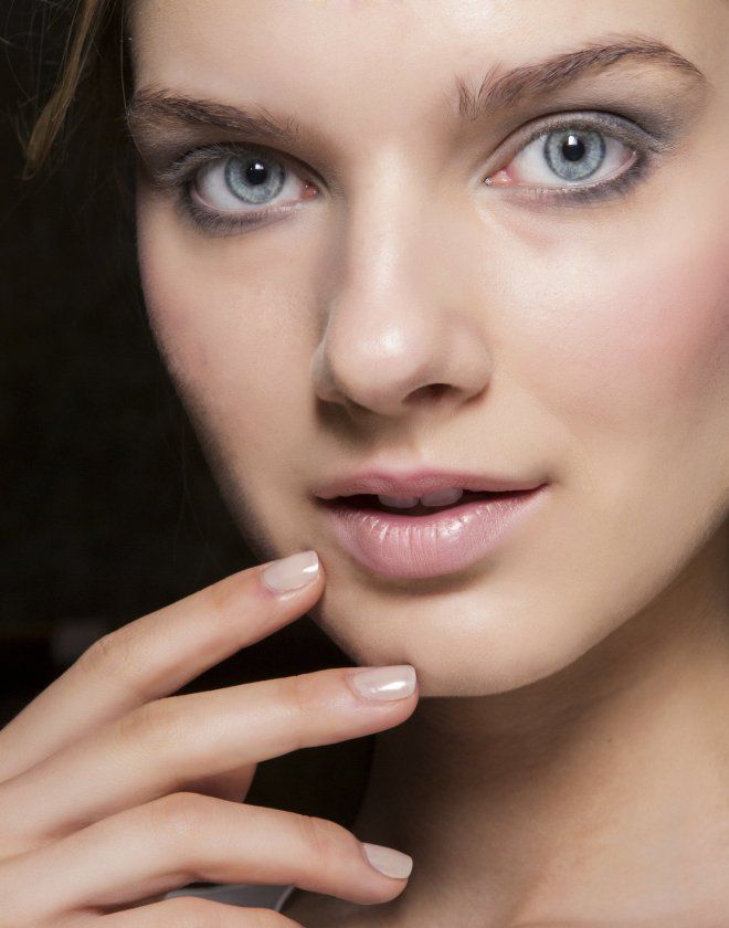 Дневной макияж для серых глаз раз Дневной макияж для серых глаз раз