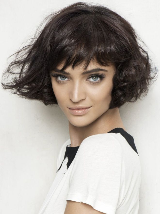 Прически на каре с челкой раз Прически на каре с челкой раз