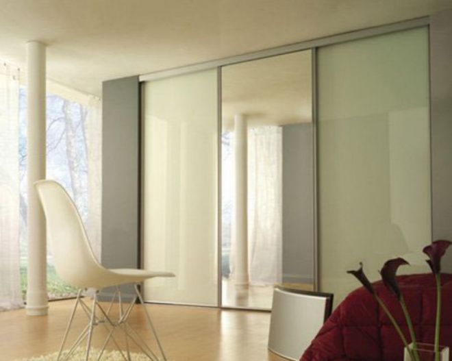 Встроенный шкаф купе с зеркалом Встроенный шкаф купе с зеркалом