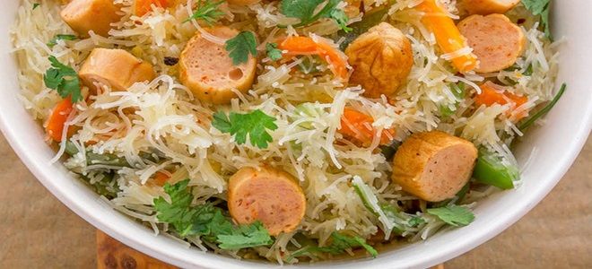 времишель с колбасой в сковороде времишель с колбасой в сковороде