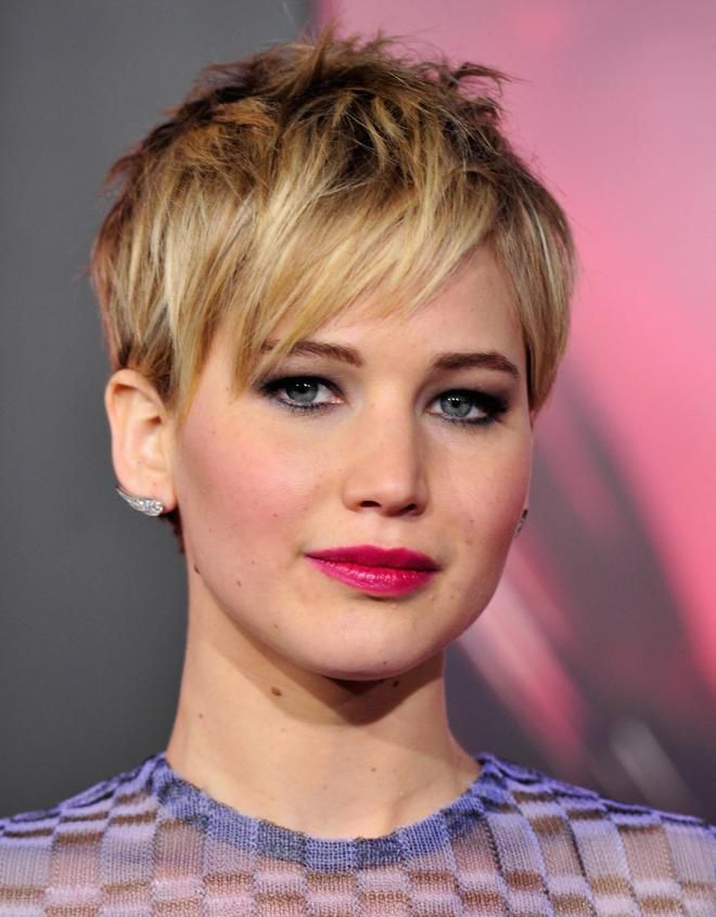 Укладка коротких волос утюжком раз Укладка коротких волос утюжком раз