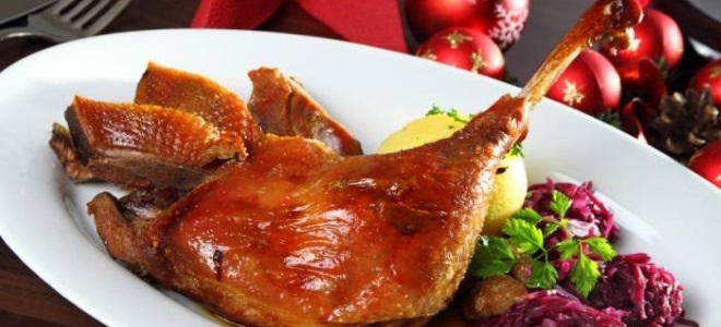 гусь кусочками с яблоками