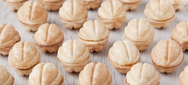 Орешки со сгущенкой в духовке