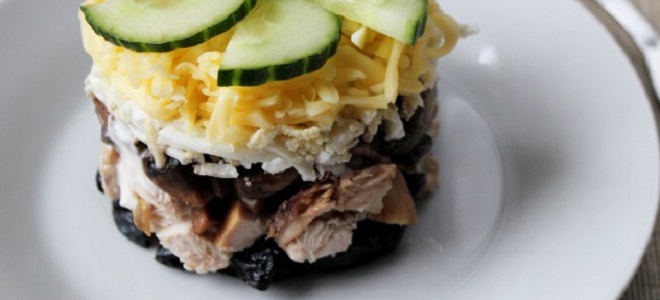 салат венеция с черносливом